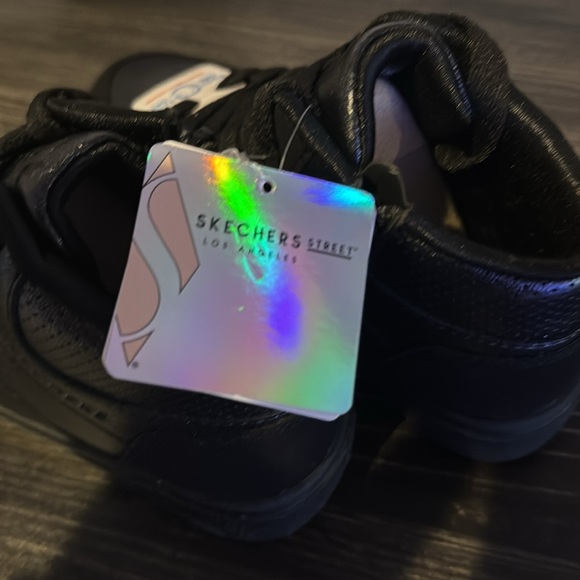 Kids Black High-Top Sneakers- sketched street Los Angeles - Picture 7 of 8